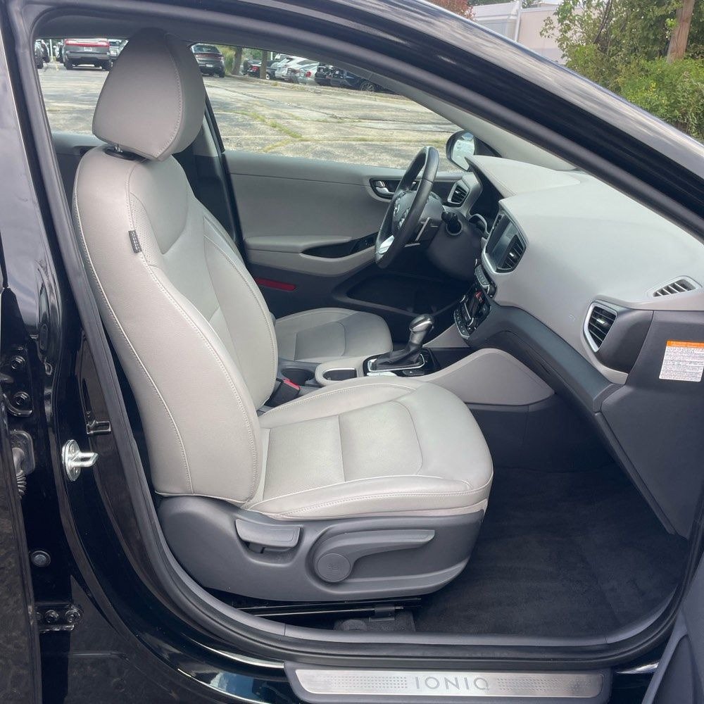 Used 2018 Hyundai Ioniq Limited FWD image 6