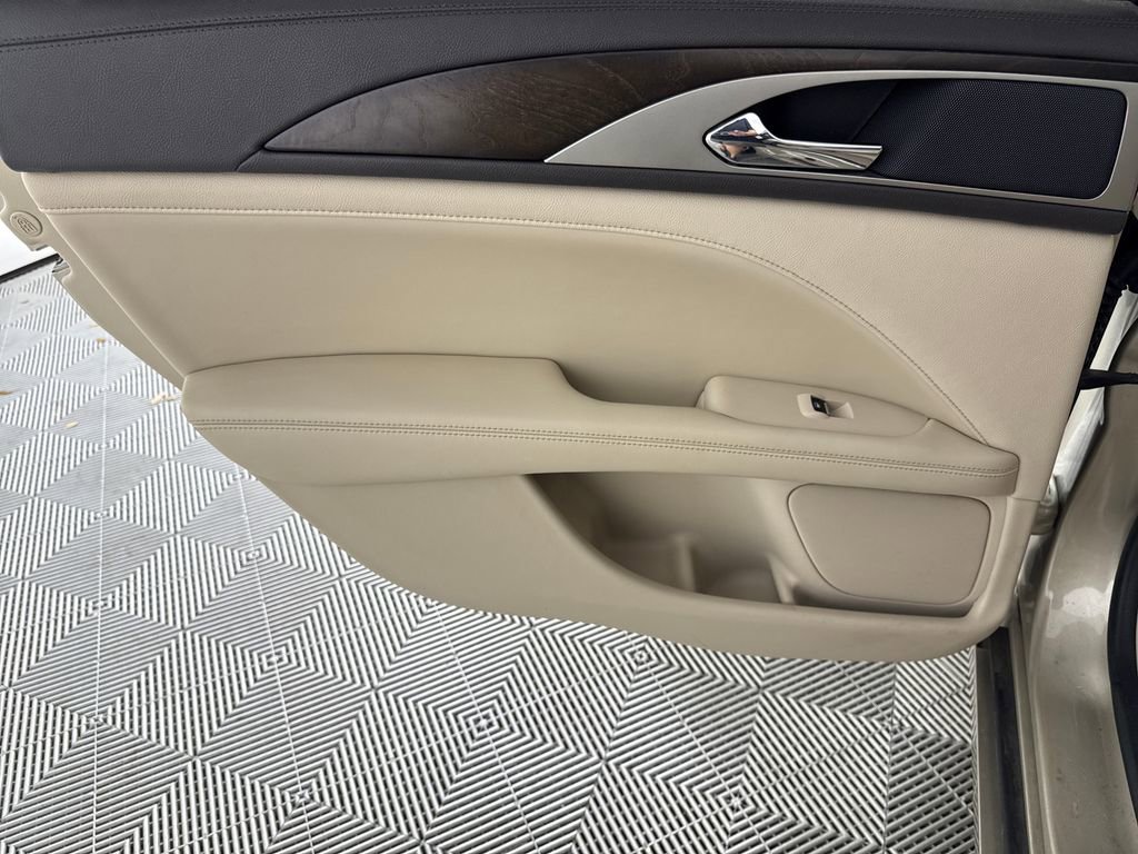 Used 2017 Lincoln MKZ Reserve image 12
