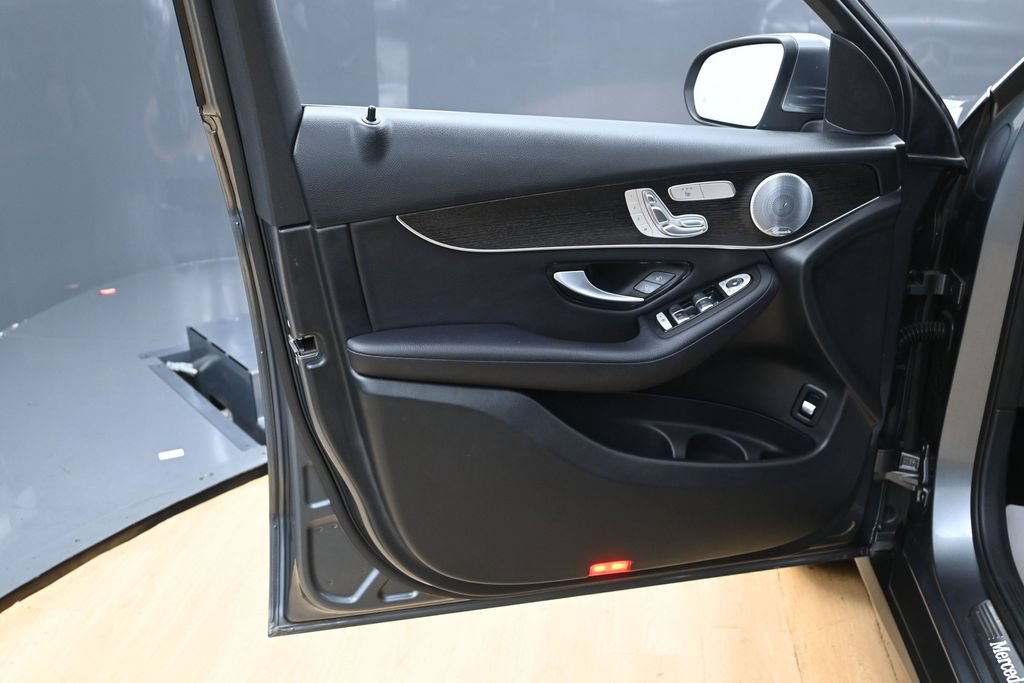 Used 2020 Mercedes-Benz GLC 300 4MATIC image 33