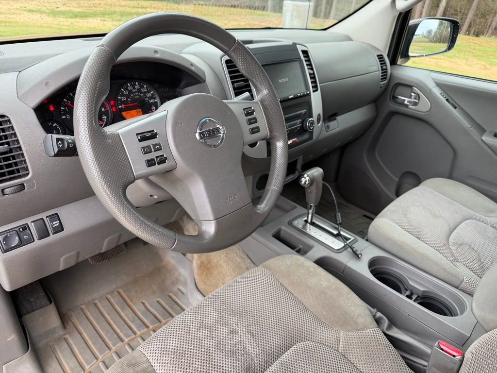 Used 2016 Nissan Frontier SV image 11