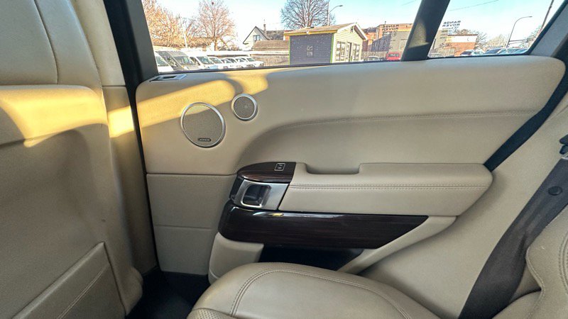 Used 2017 Land Rover Range Rover HSE image 24