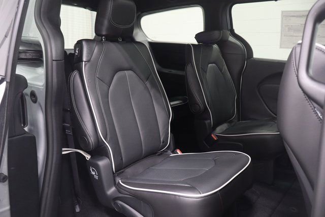New 2026 Chrysler Pacifica Limited w/ S Appearance Package image 15
