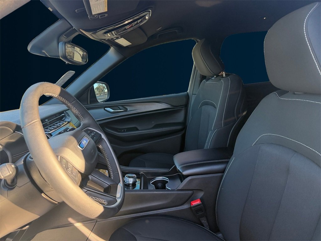 Used 2024 Jeep Grand Cherokee L Laredo w/ Luxury Tech Group I image 10