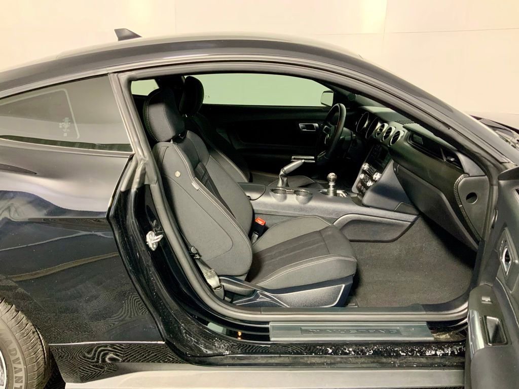 Used 2021 Ford Mustang Coupe image 27