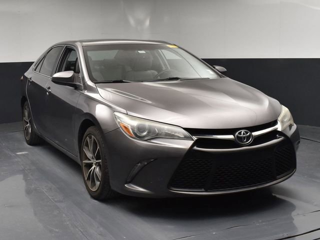 Used 2017 Toyota Camry XSE w/ Moonroof Package FWD image 2