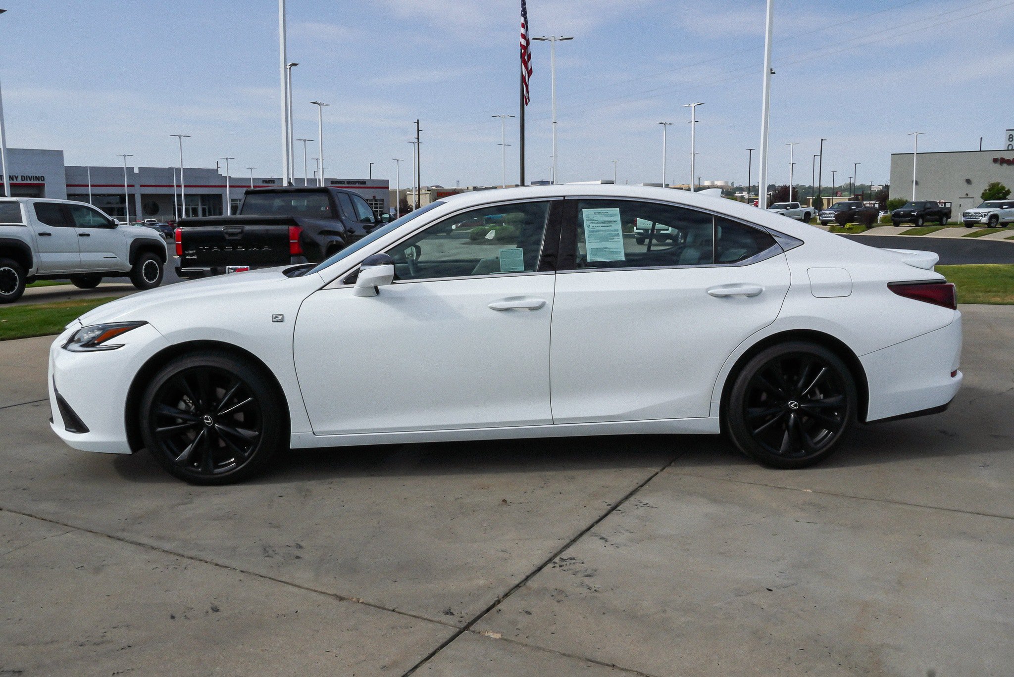 Used 2023 Lexus ES 350 F Sport w/ Accessory Package (Z2) FWD image 5