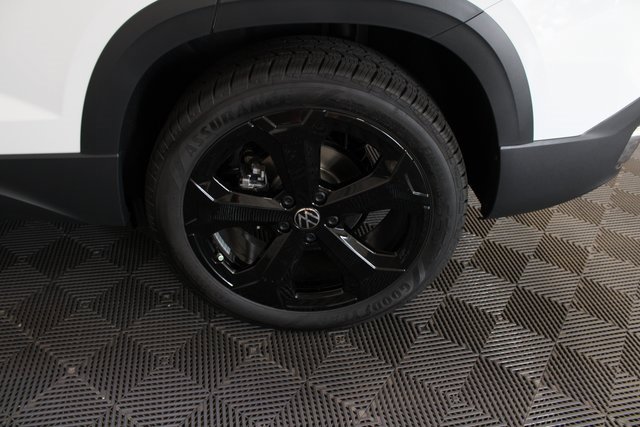 New 2025 Volkswagen Taos SEL image 23