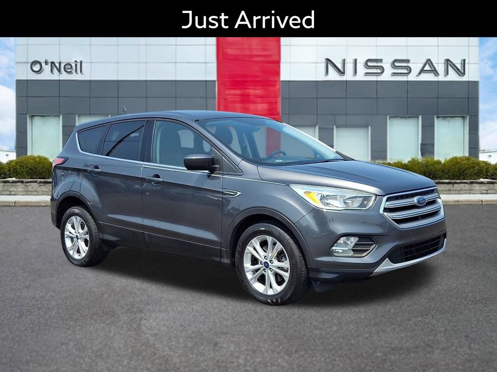 Used 2017 Ford Escape SE w/ SE Cold Weather Package FWD image 1