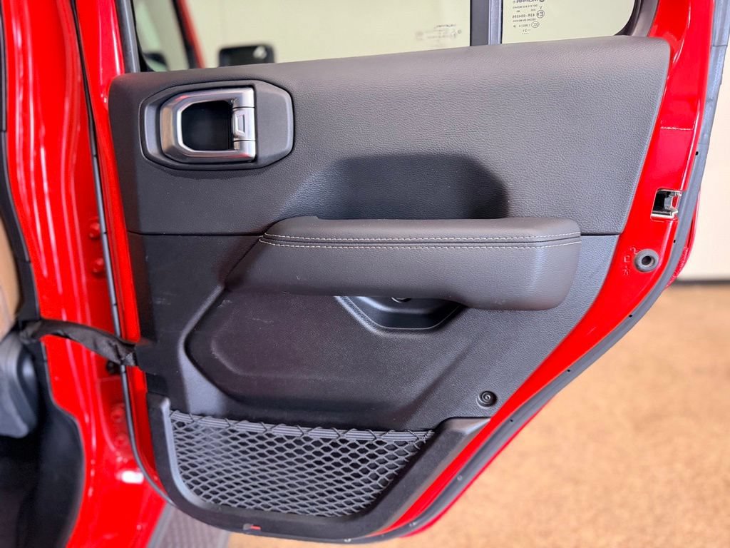 Used 2021 Jeep Wrangler Unlimited Sahara w/ Uconnect 4C Nav & Sound Group AWD/4WD image 21