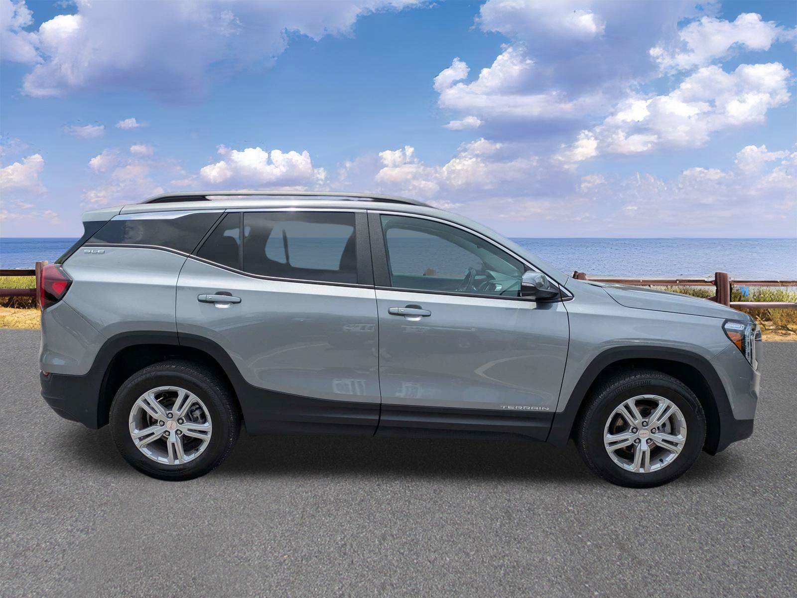 Used 2024 GMC Terrain SLE w/ Driver Convenience Package AWD/4WD image 9