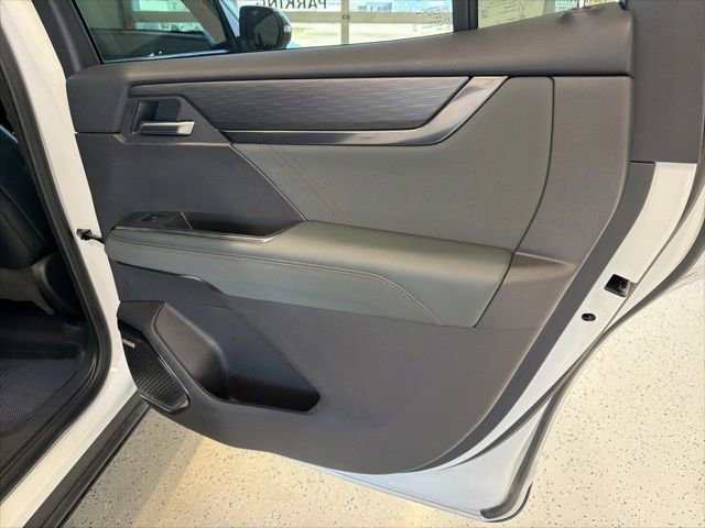 Used 2025 GMC Acadia AT4 w/ Luxury Package image 49