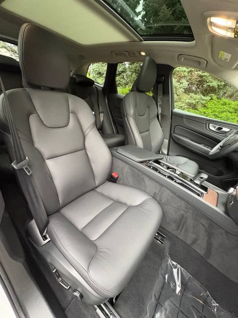 Used 2024 Volvo XC60 B5 Plus w/ Protection Package Premier AWD/4WD image 18