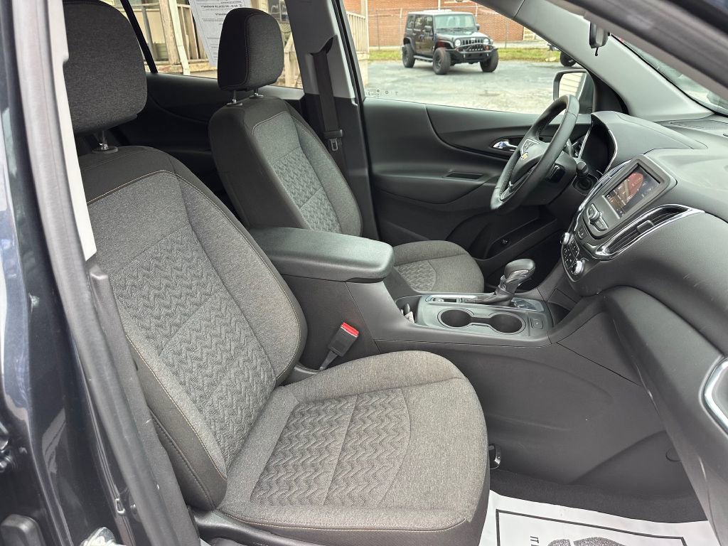 Used 2023 Chevrolet Equinox LT w/ Driver Convenience Package image 18