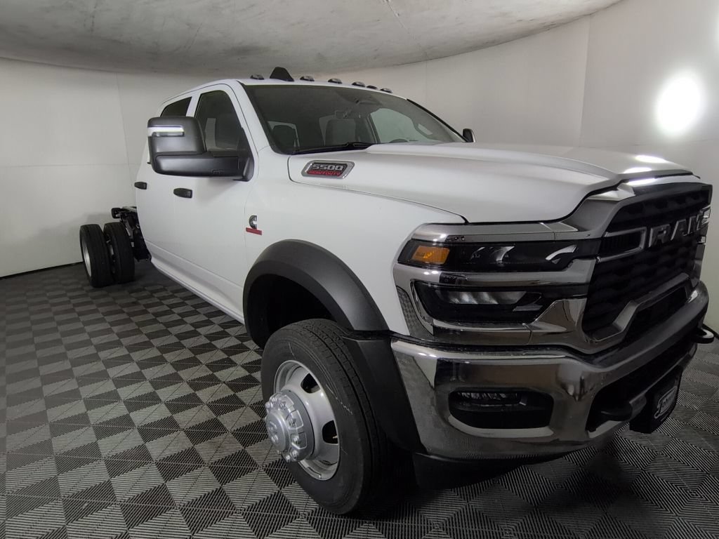 New 2026 RAM 5500 Tradesman AWD/4WD image 3