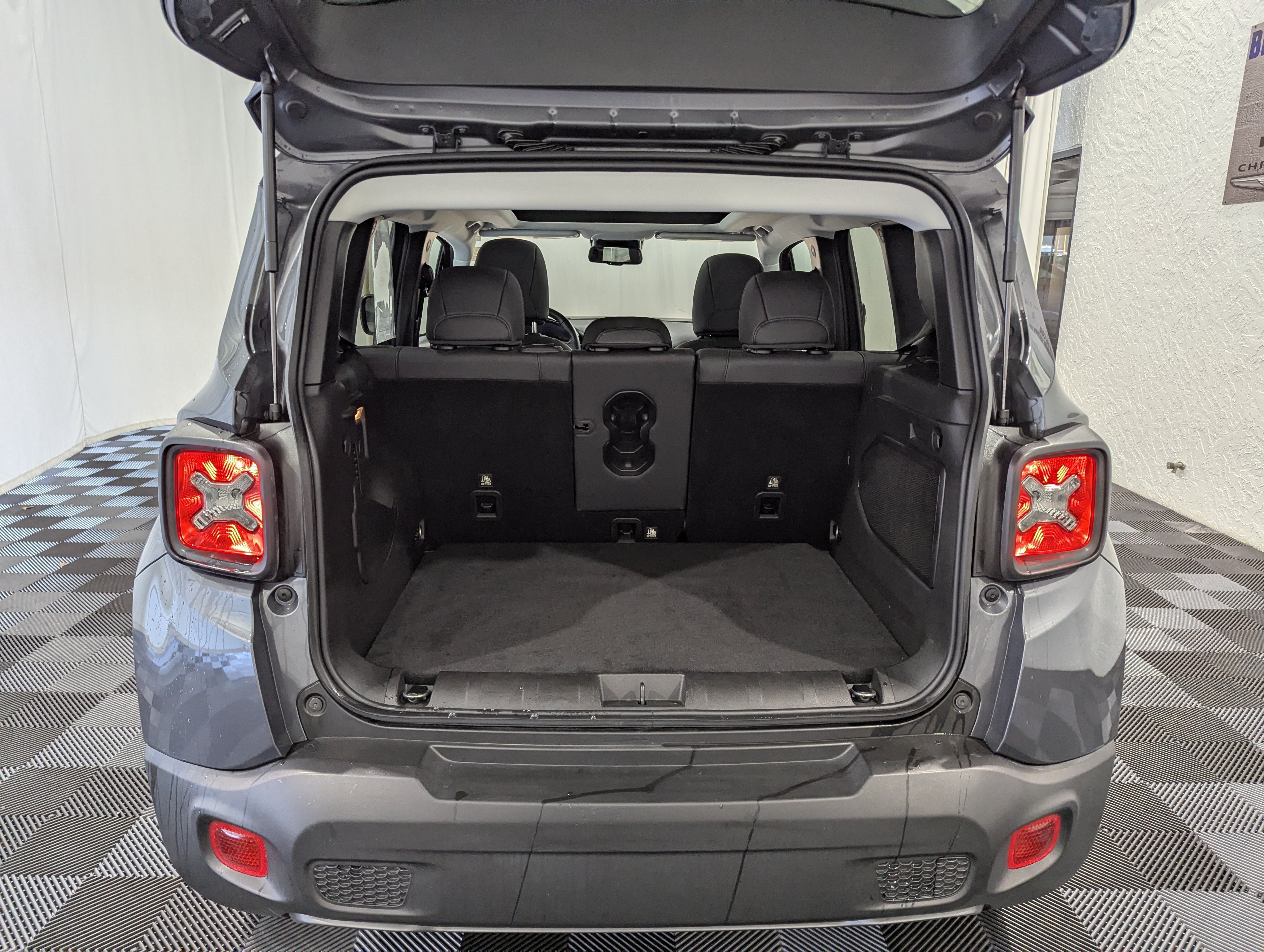 Used 2022 Jeep Renegade Limited w/ Sun, Sound & Wheels Group AWD/4WD image 9