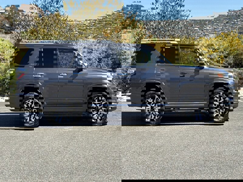 Used 2015 Toyota 4Runner Limited image 7