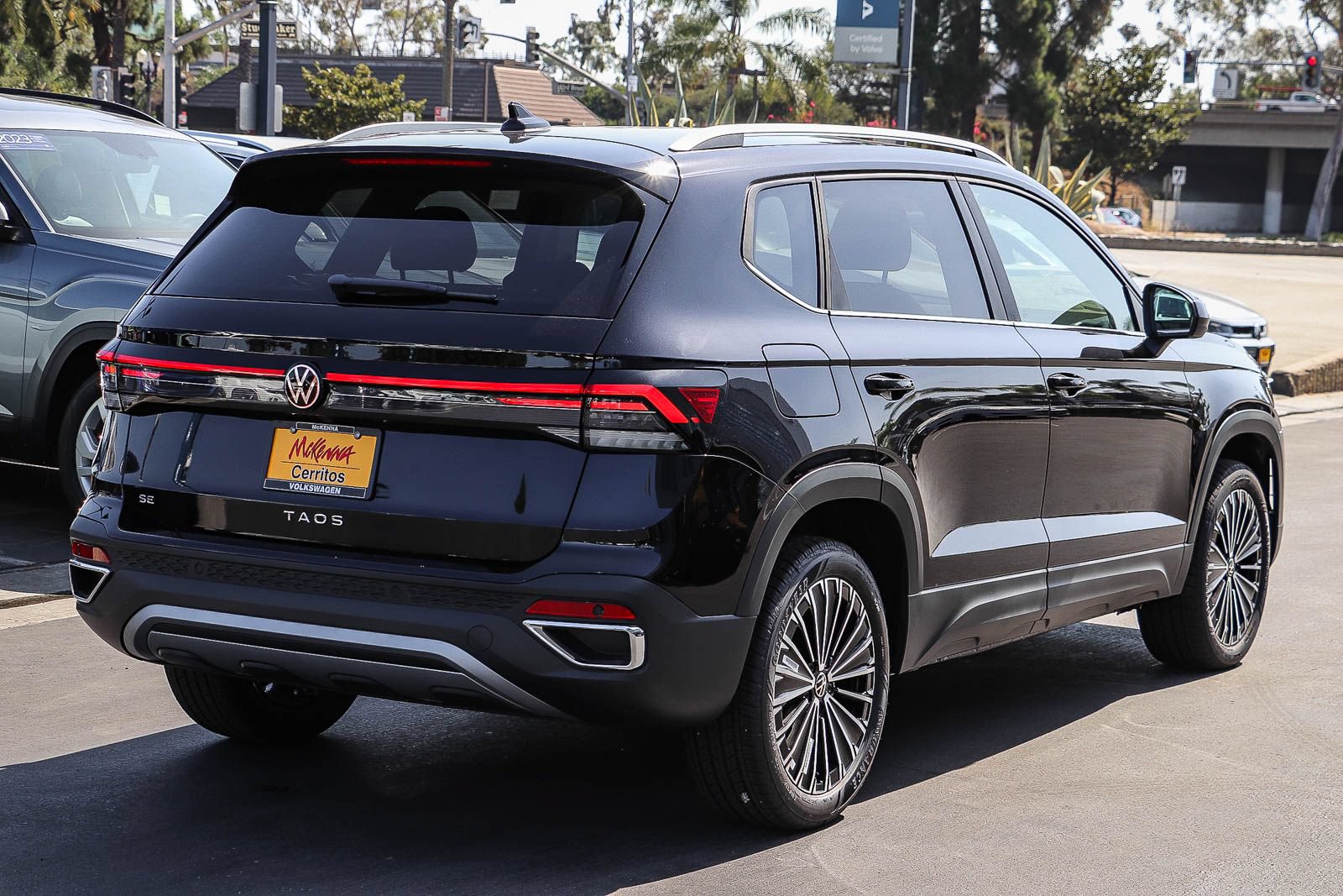 New 2026 Volkswagen Taos SE FWD image 5