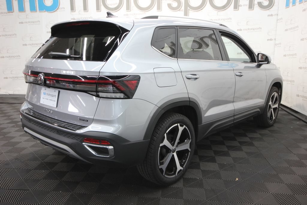Used 2025 Volkswagen Taos SEL AWD/4WD image 11