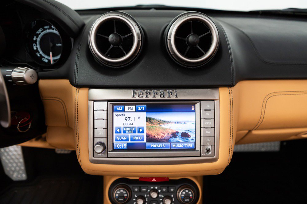 Used 2011 Ferrari California image 88