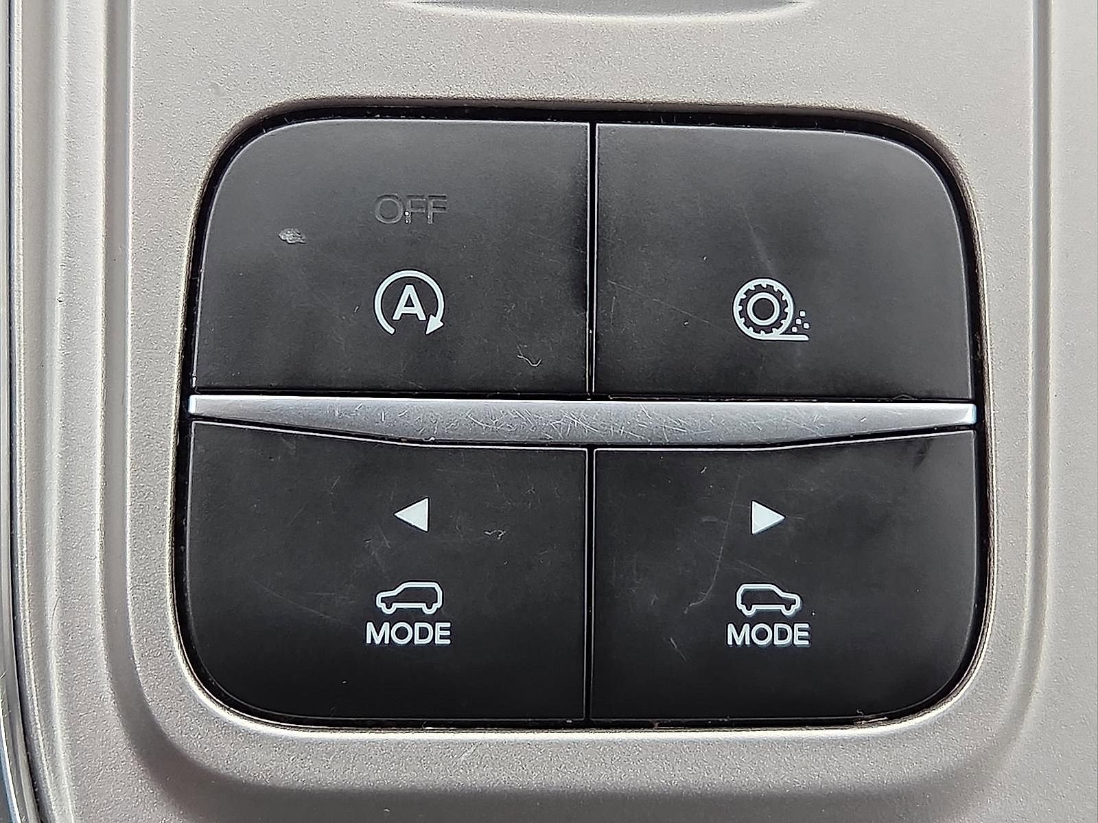Used 2020 Ford Explorer XLT w/ Equipment Group 202A RWD image 18