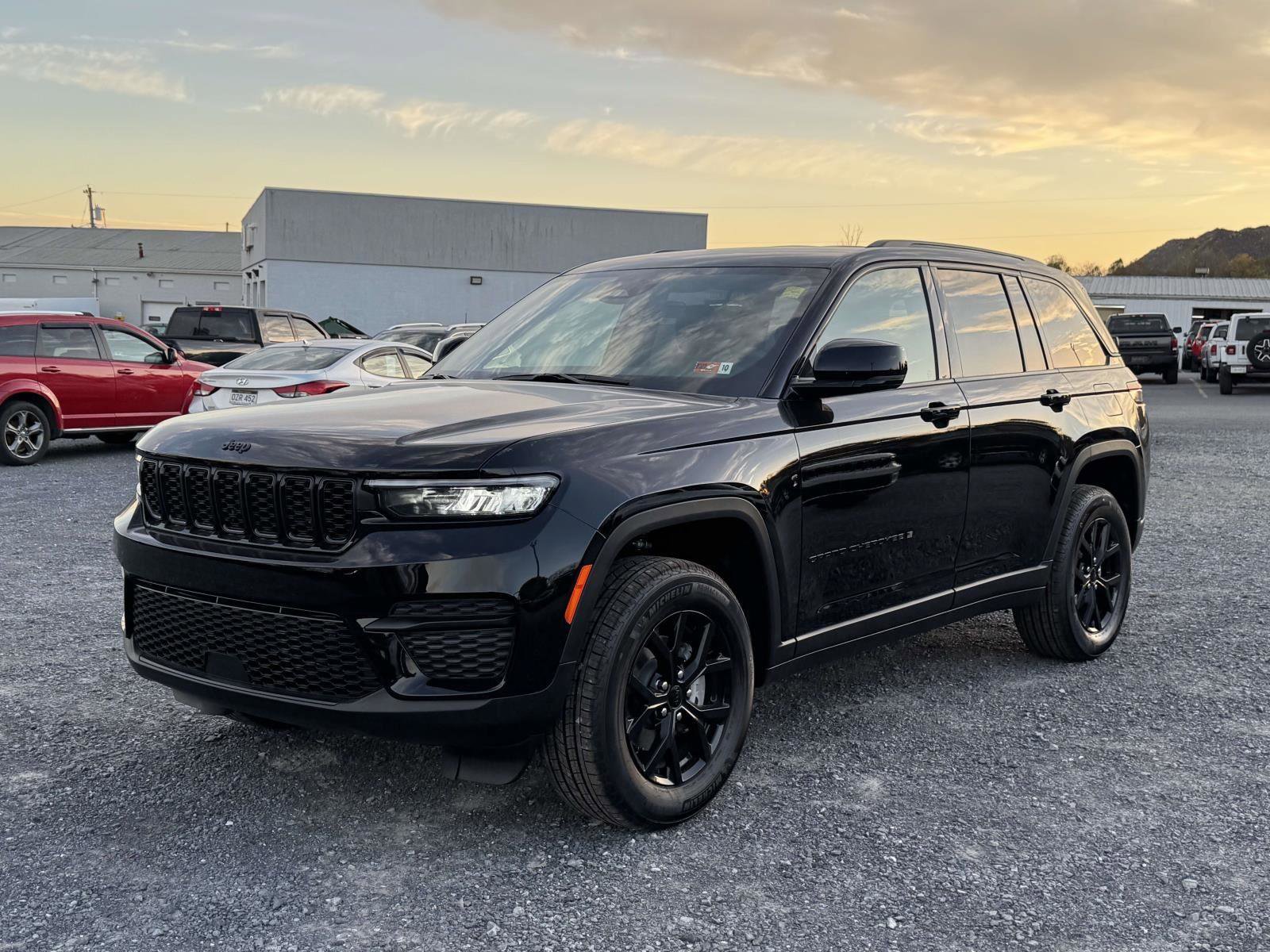 New 2025 Jeep Grand Cherokee Altitude AWD/4WD image 23