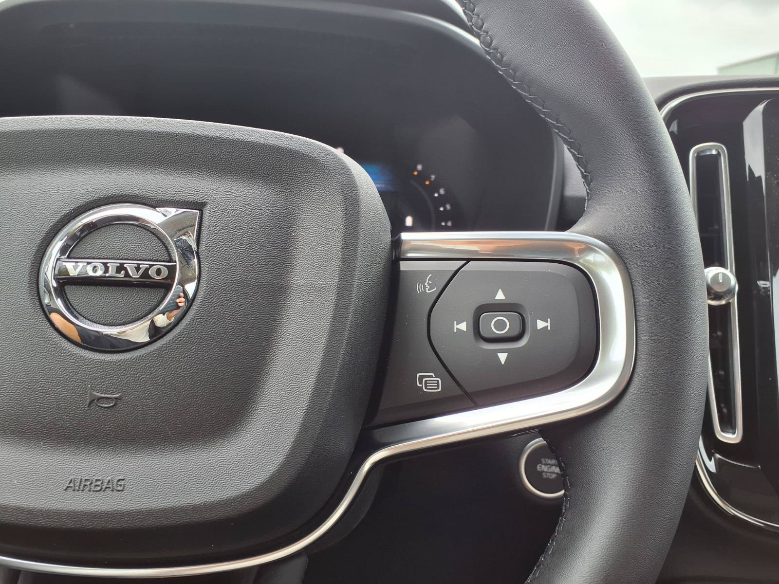 New 2026 Volvo XC40 B5 Plus w/ Protection Package Premier AWD/4WD image 16