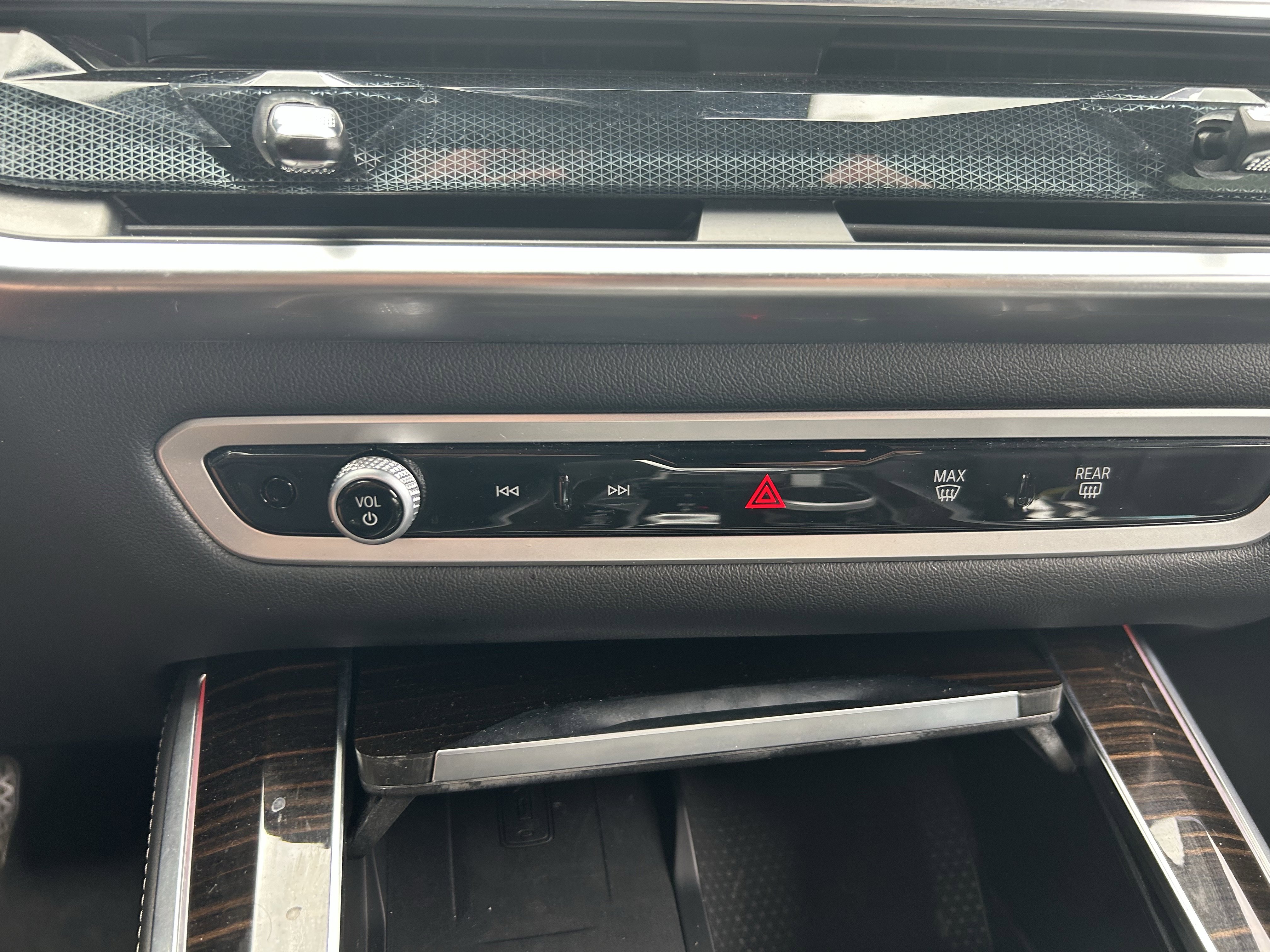 Used 2025 BMW X5 xDrive50e image 14