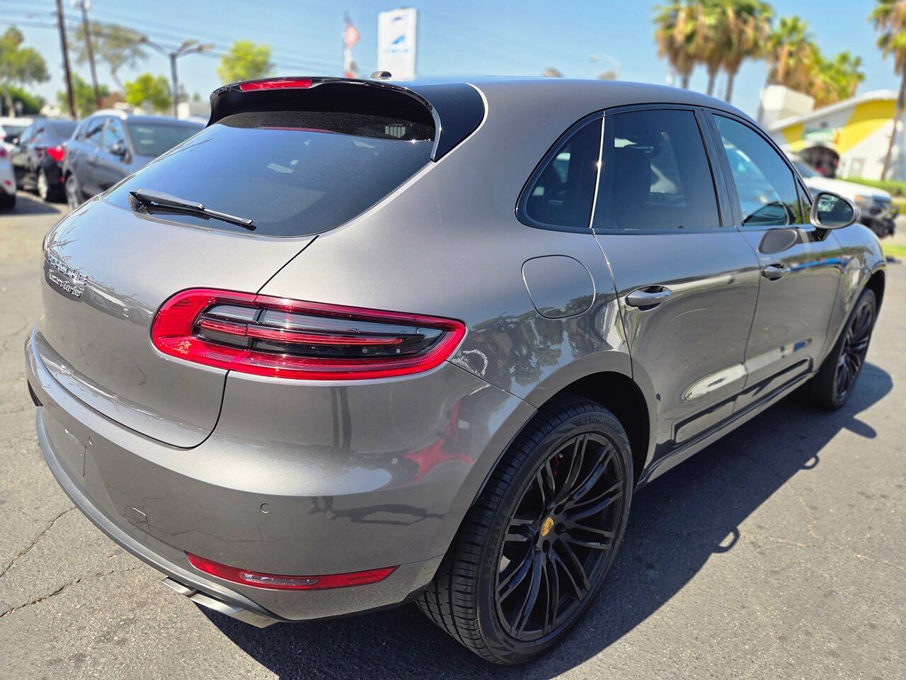 Used 2016 Porsche Macan Turbo AWD/4WD image 32