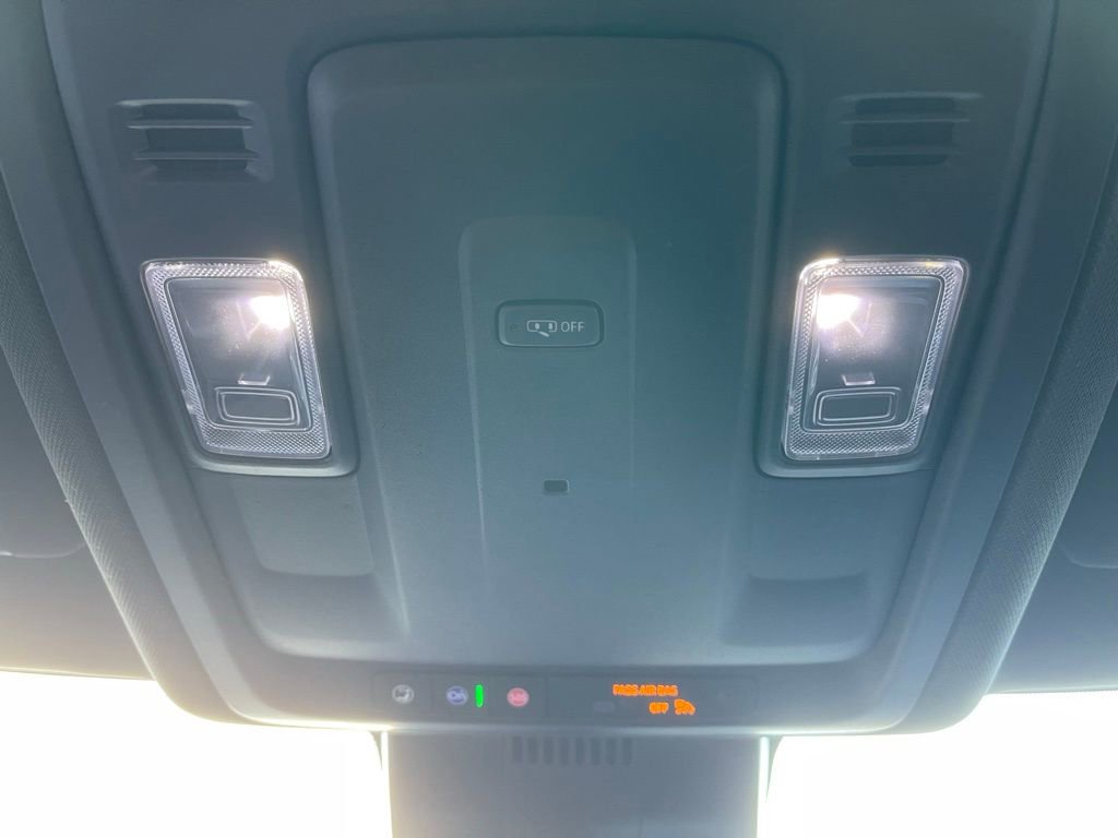 Used 2025 Chevrolet Suburban LS image 15