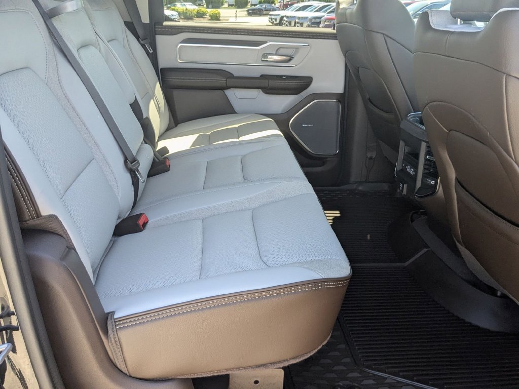 New 2026 RAM 1500 Laramie AWD/4WD image 31