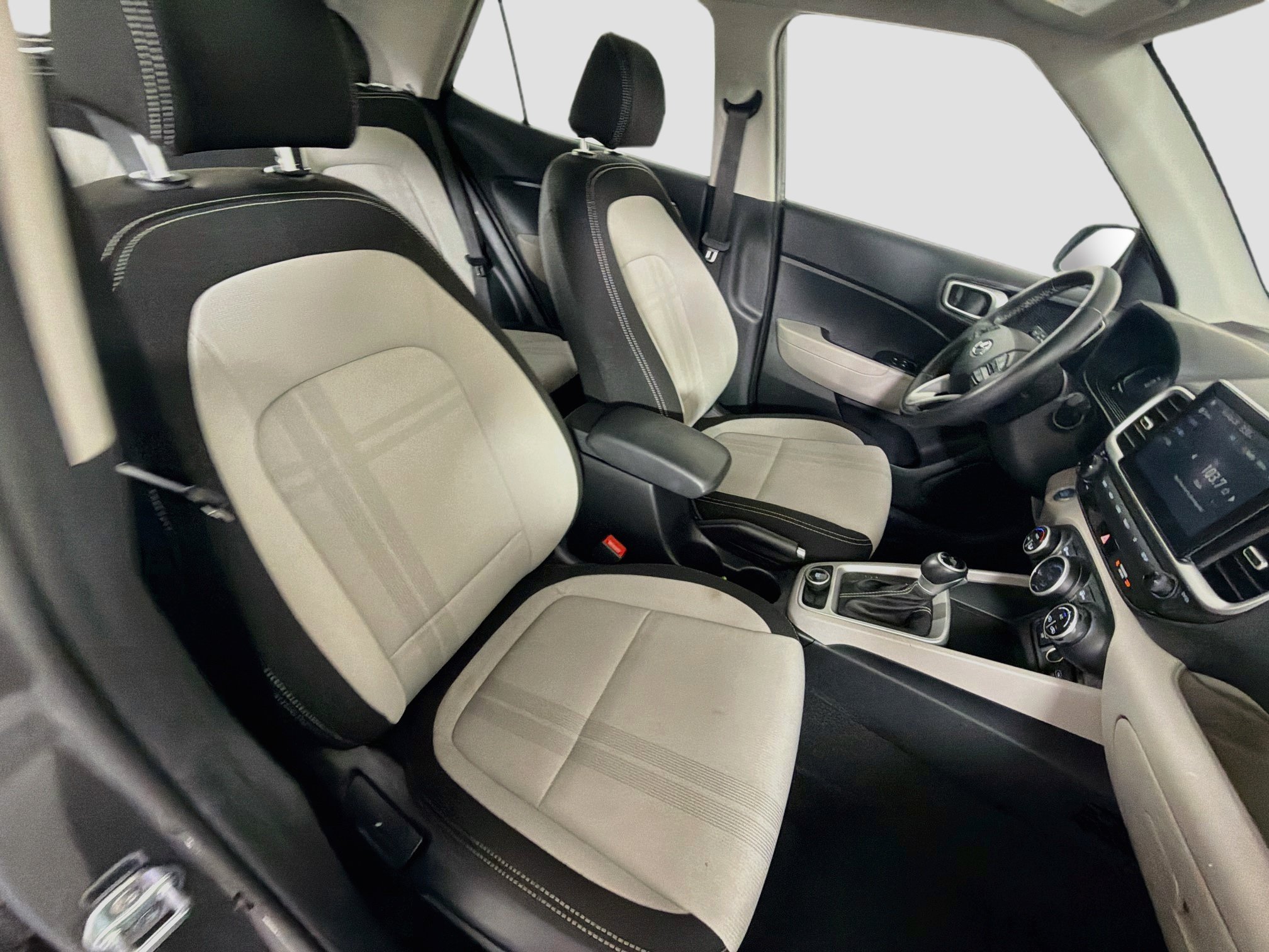 Used 2025 Hyundai Venue SEL FWD image 30