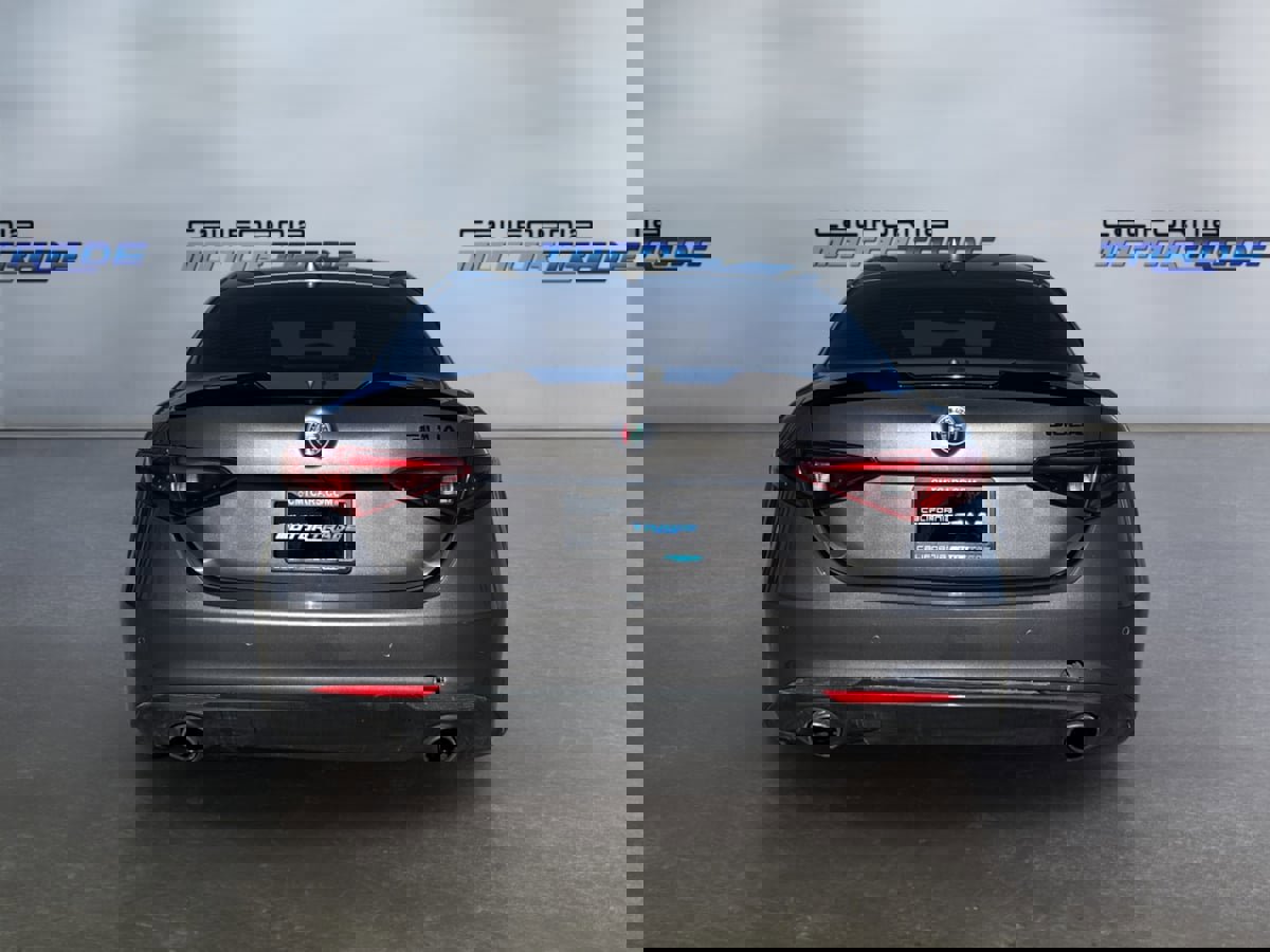 Used 2020 Alfa Romeo Giulia image 6