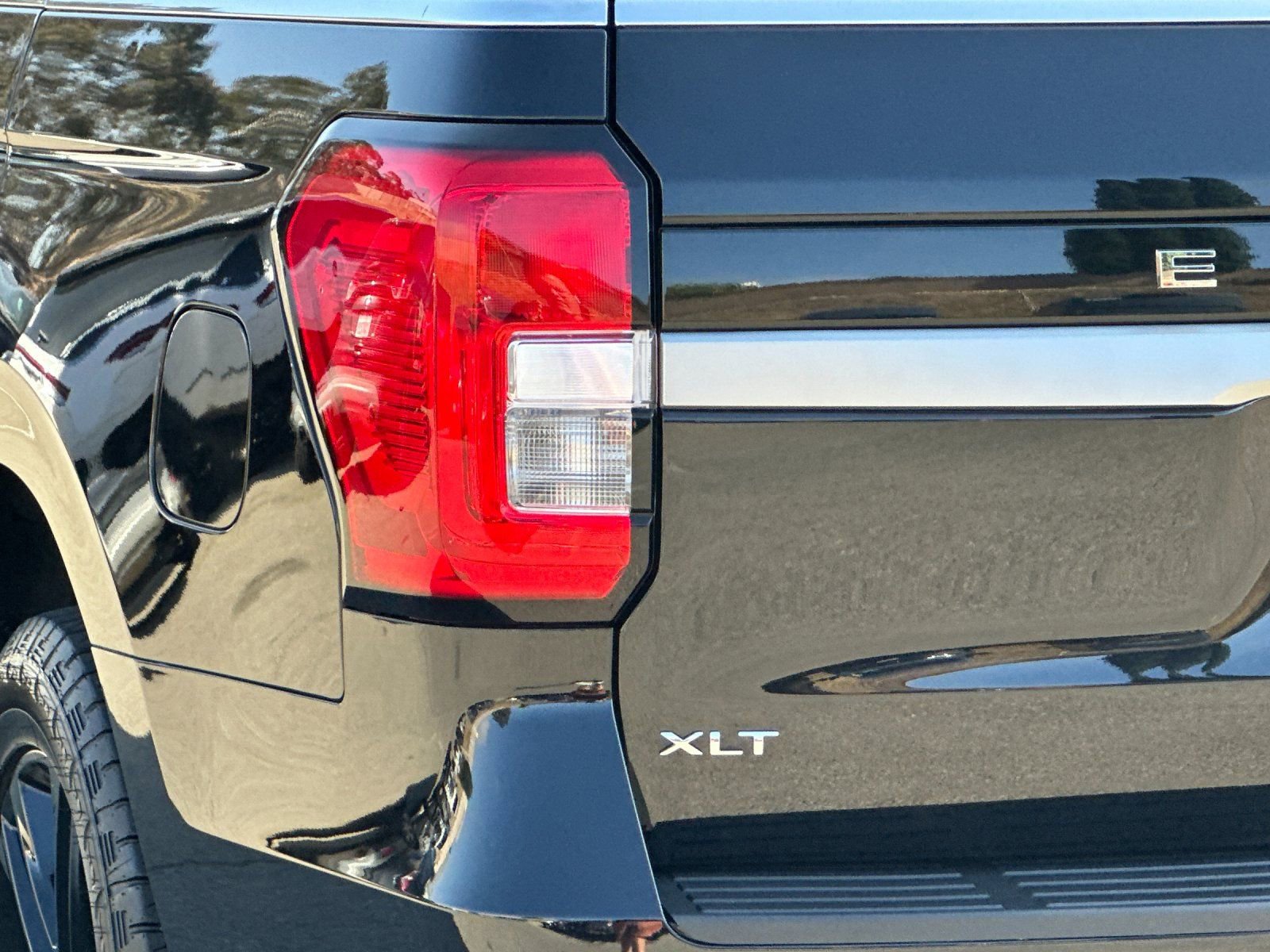 Used 2024 Ford Expedition XLT image 35