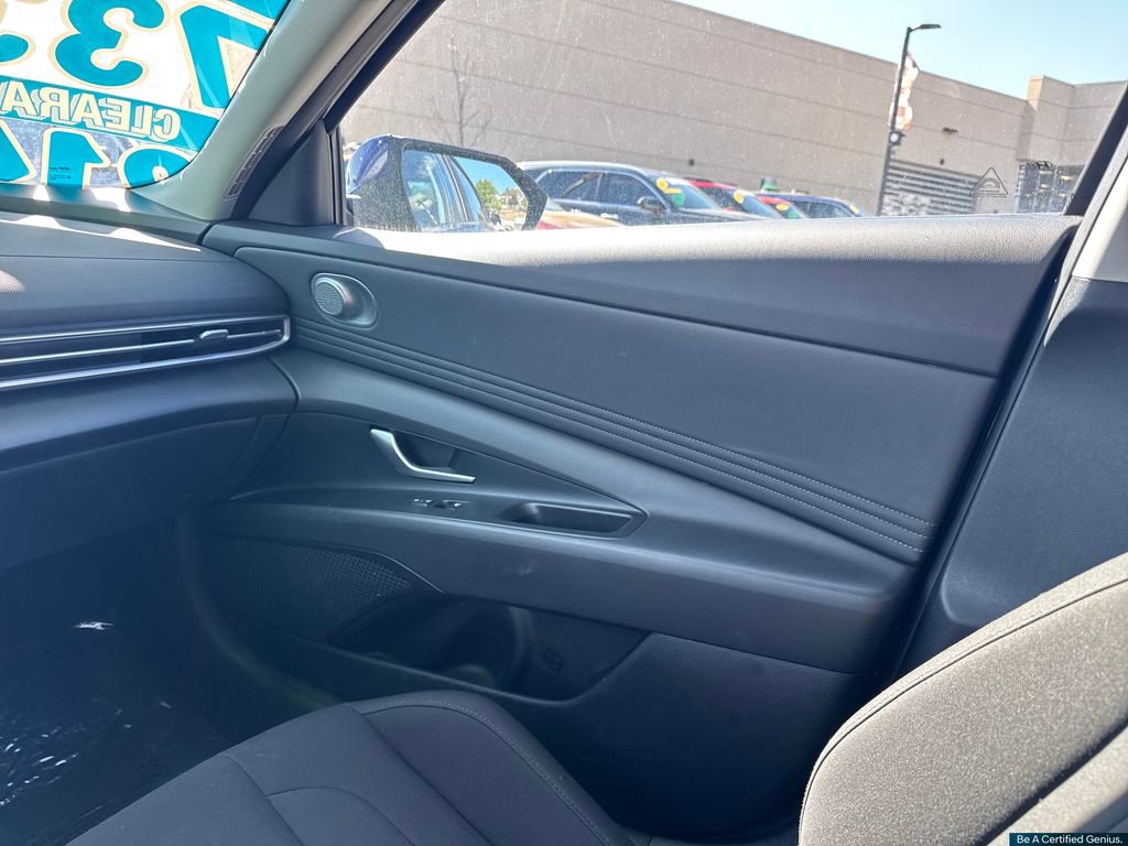 Certified 2025 Hyundai Elantra SEL FWD image 39