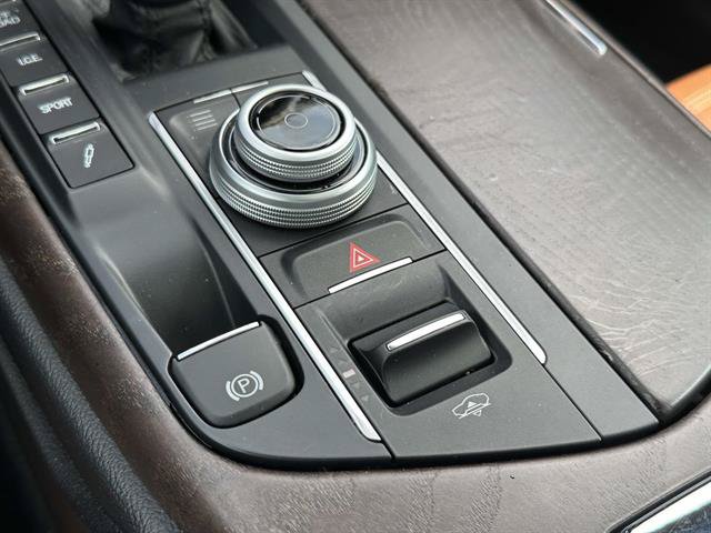 Used 2020 Maserati Levante AWD/4WD image 44