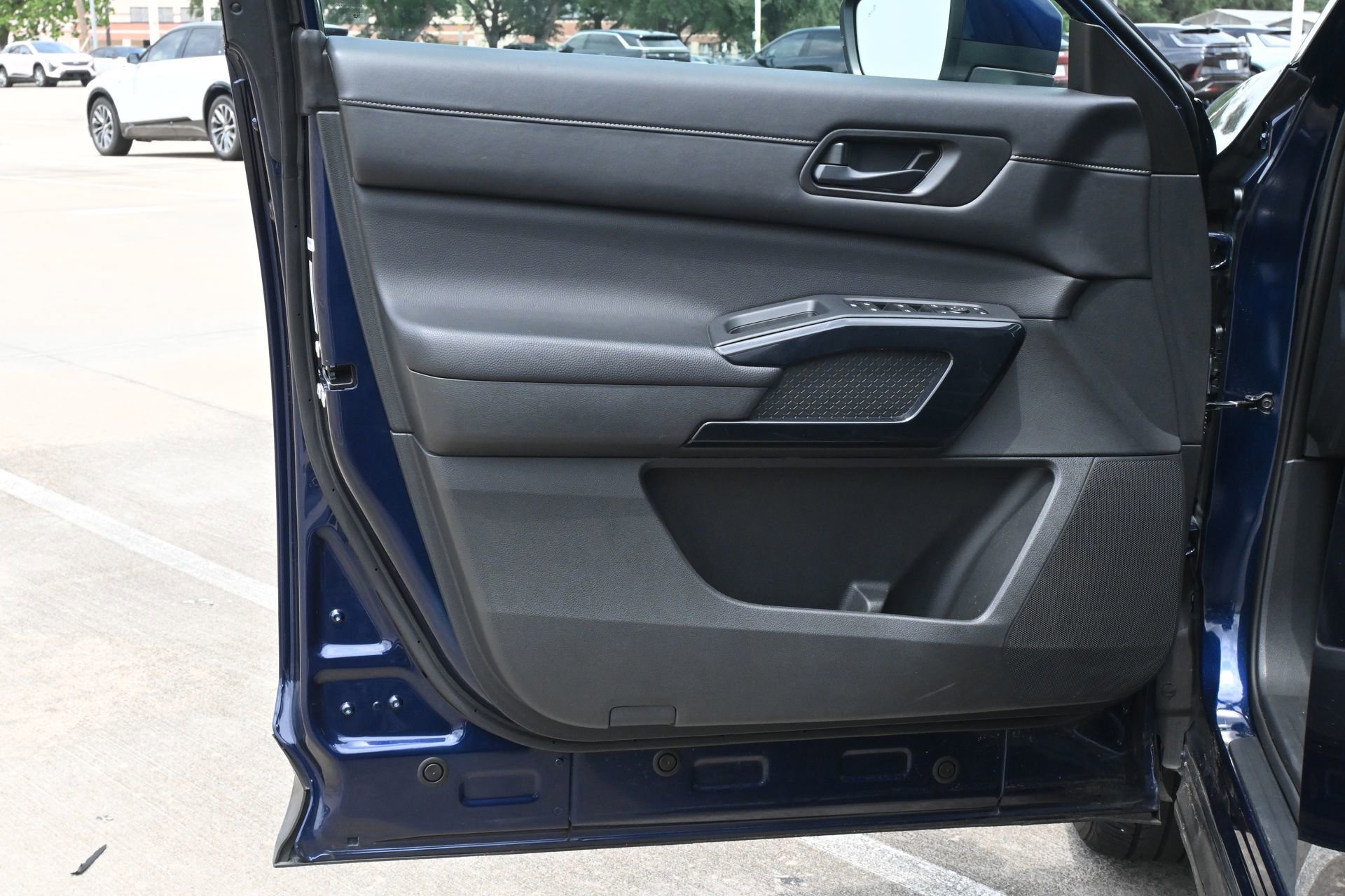 Used 2025 Nissan Pathfinder SV FWD image 19