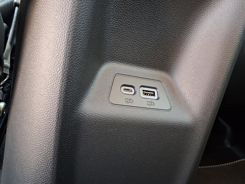 Used 2023 Buick Envision Essence image 28