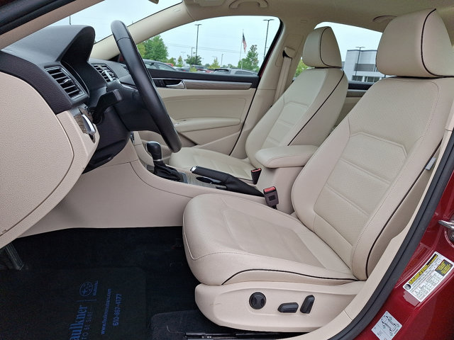 Used 2018 Volkswagen Passat 2.0T SE FWD image 14