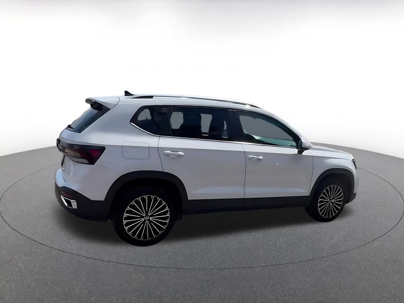 Used 2025 Volkswagen Taos SE FWD image 15