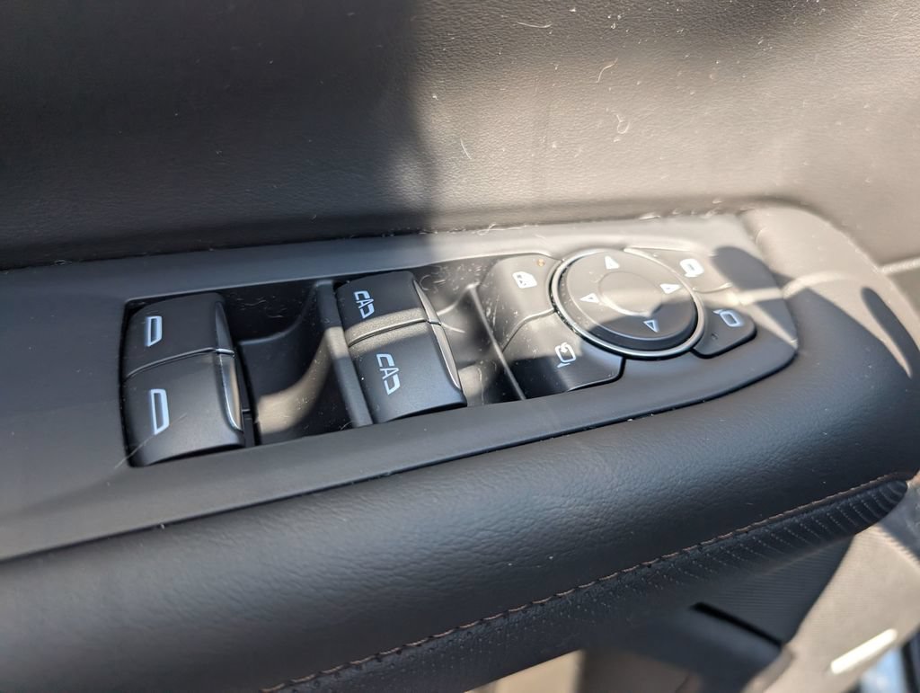 Used 2025 Chevrolet Suburban High Country AWD/4WD image 15