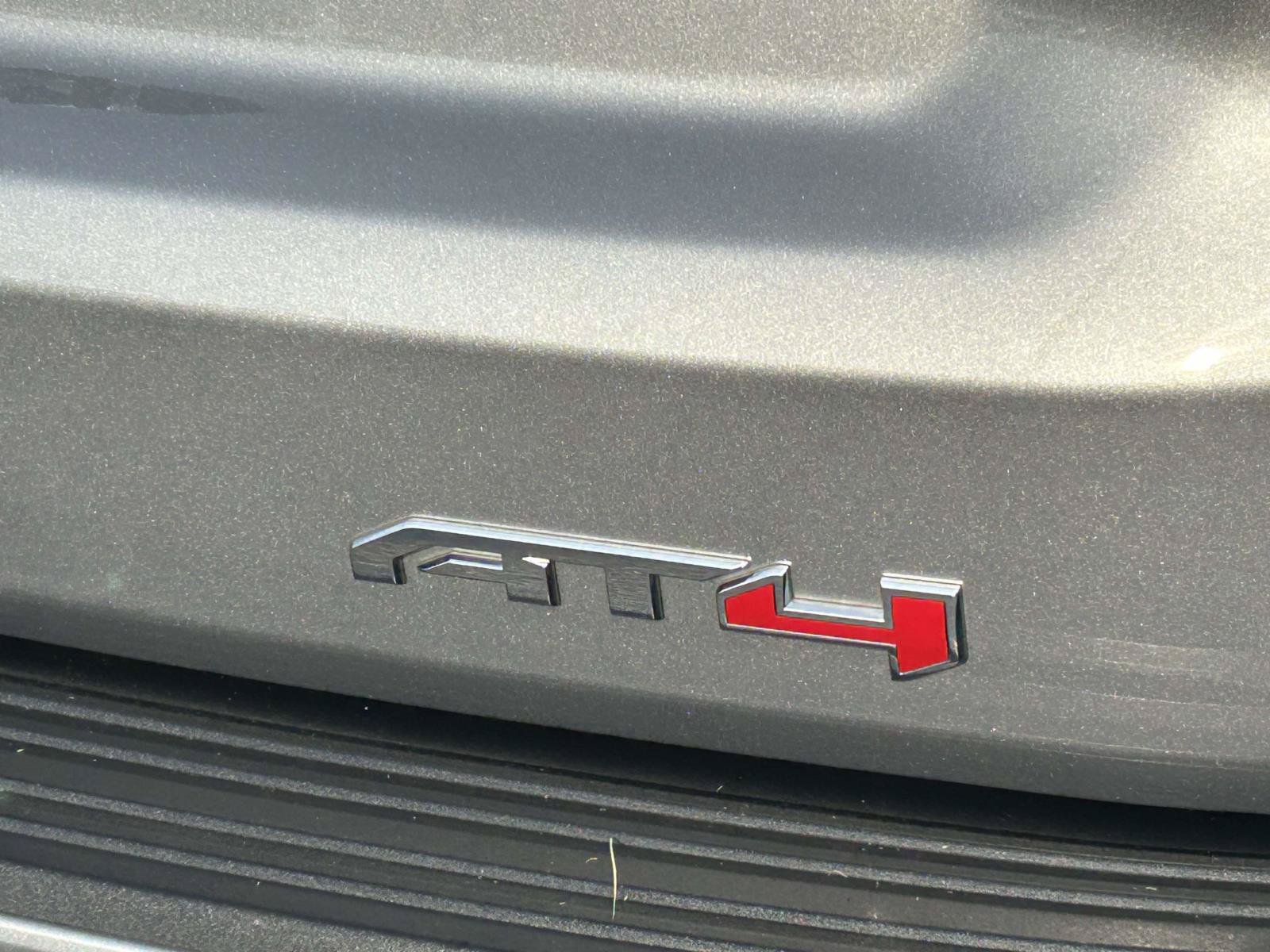 Used 2024 GMC Yukon AT4 AWD/4WD image 12