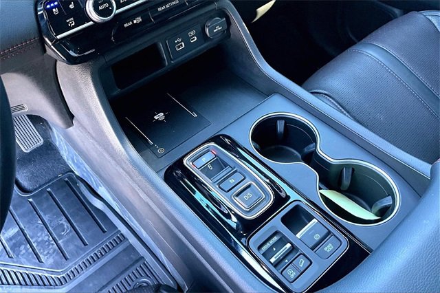 Used 2025 Honda Pilot Black Edition image 11