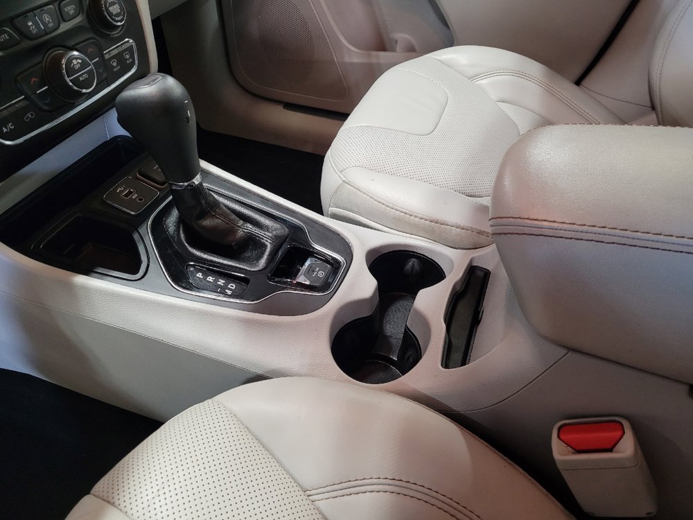 Used 2019 Jeep Cherokee Limited FWD image 26