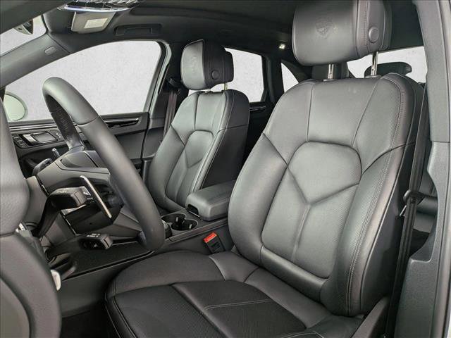Certified 2025 Porsche Macan image 5