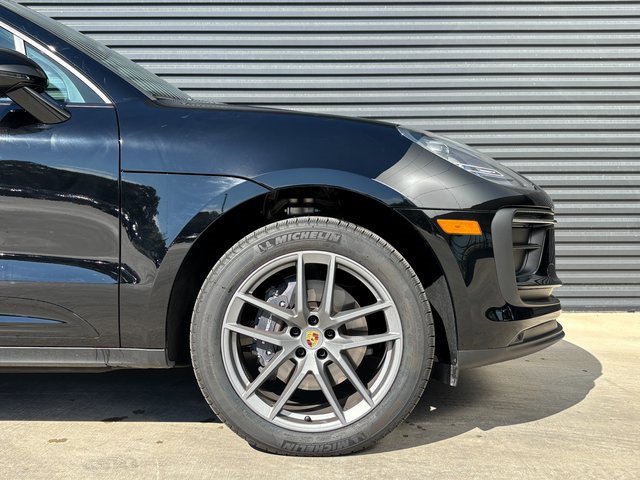 Certified 2025 Porsche Macan image 11