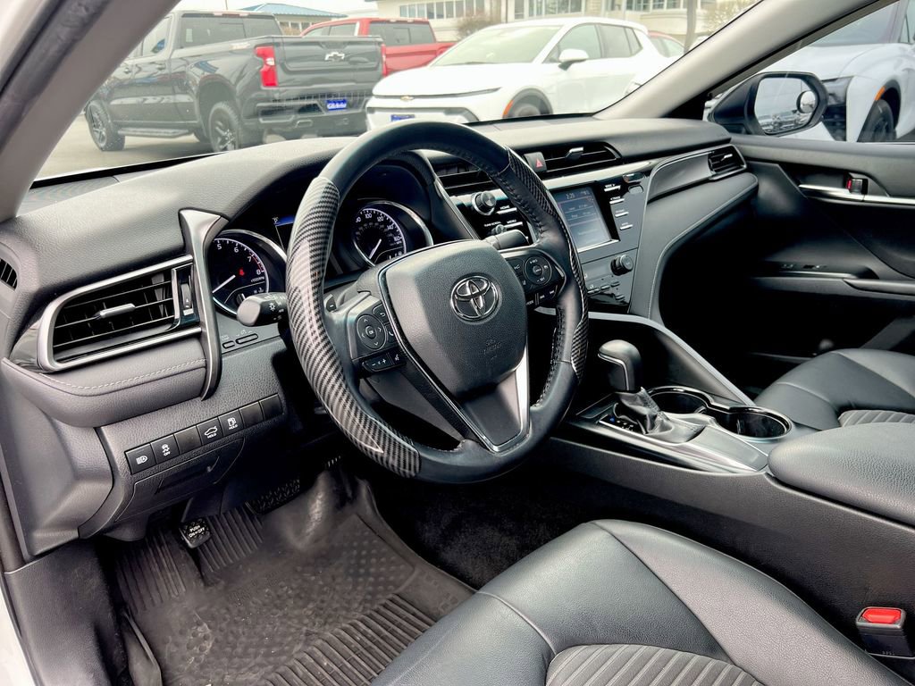 Used 2019 Toyota Camry SE w/ Carpet Mat Package image 10