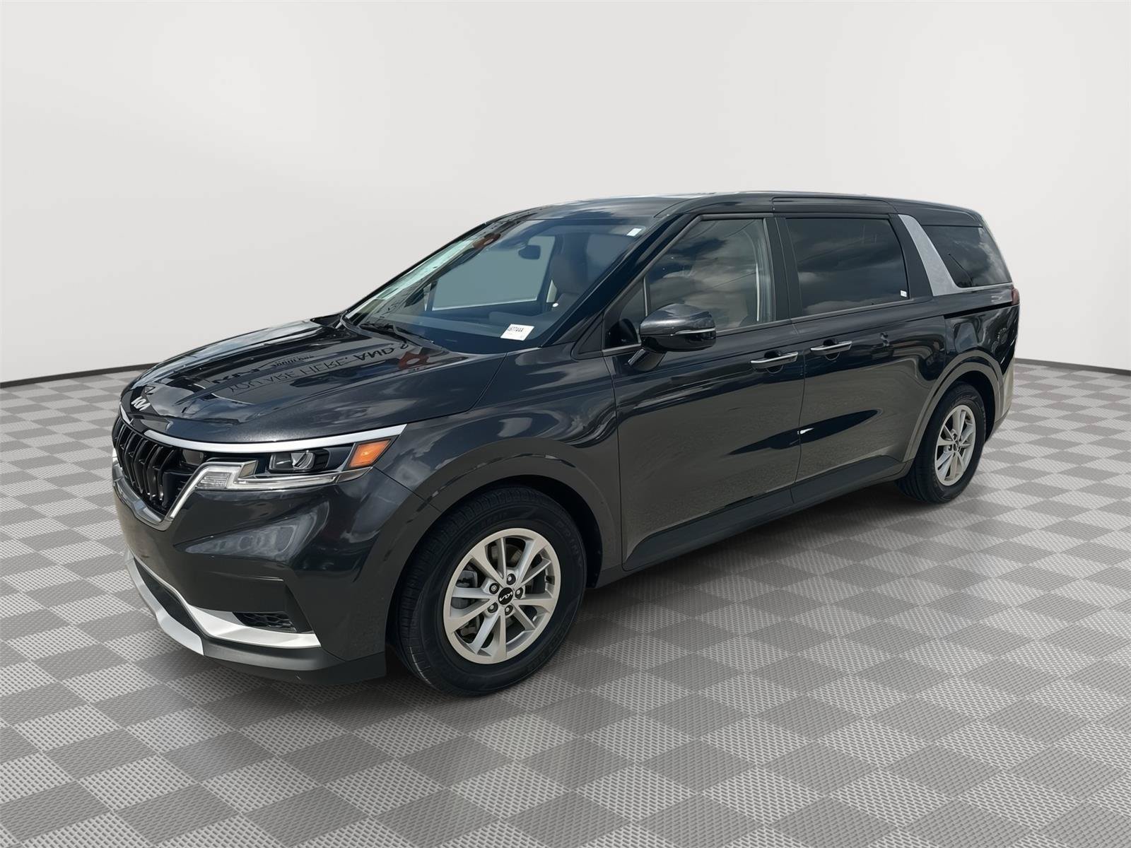 Used 2024 Kia Carnival LX FWD image 1