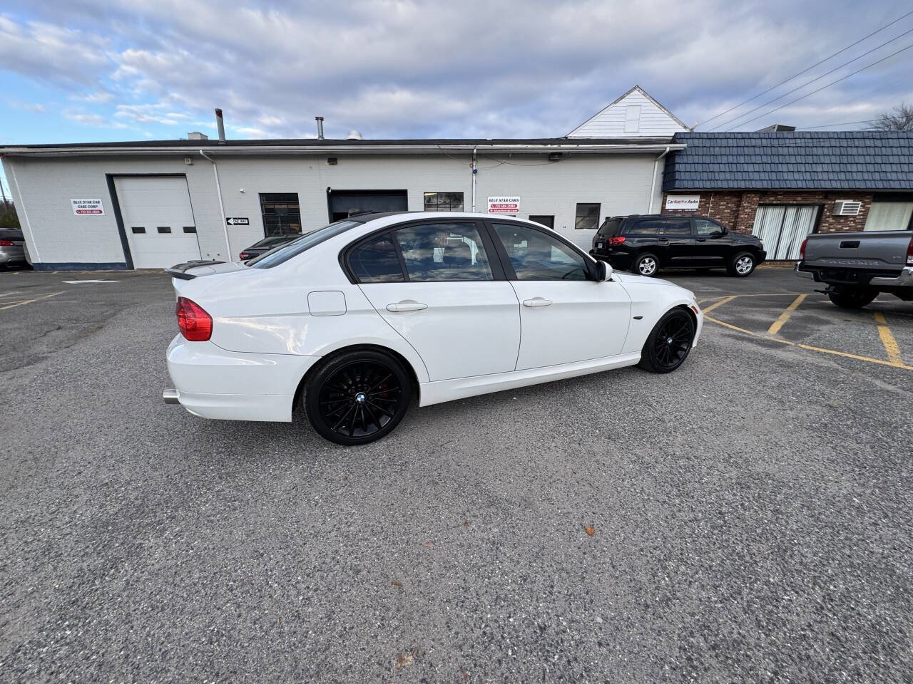 Used 2011 BMW 335i 335i 4dr Sedan image 9