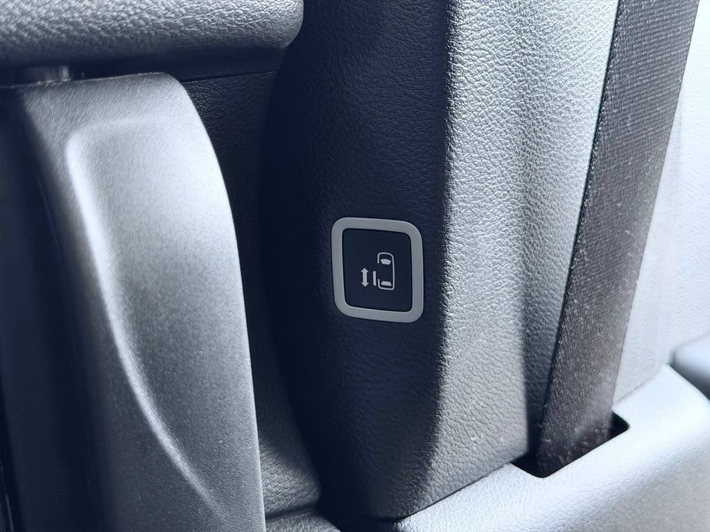 Certified 2025 Chrysler Pacifica Select FWD image 32