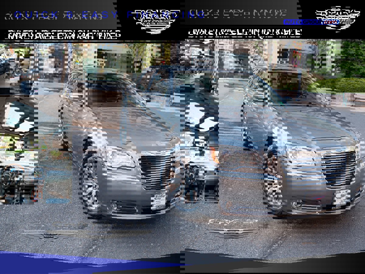 Used 2011 Chrysler 300 Limited w/ Luxury Group image 1